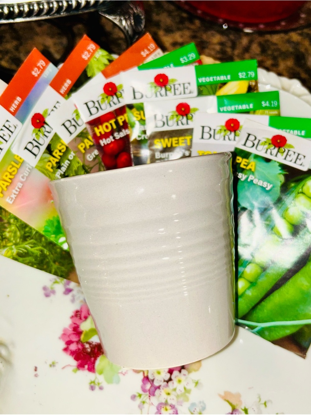 Premium Selection $50 Vegetable Seed Packets Including Little Gray Potting - Picture 5 of 7